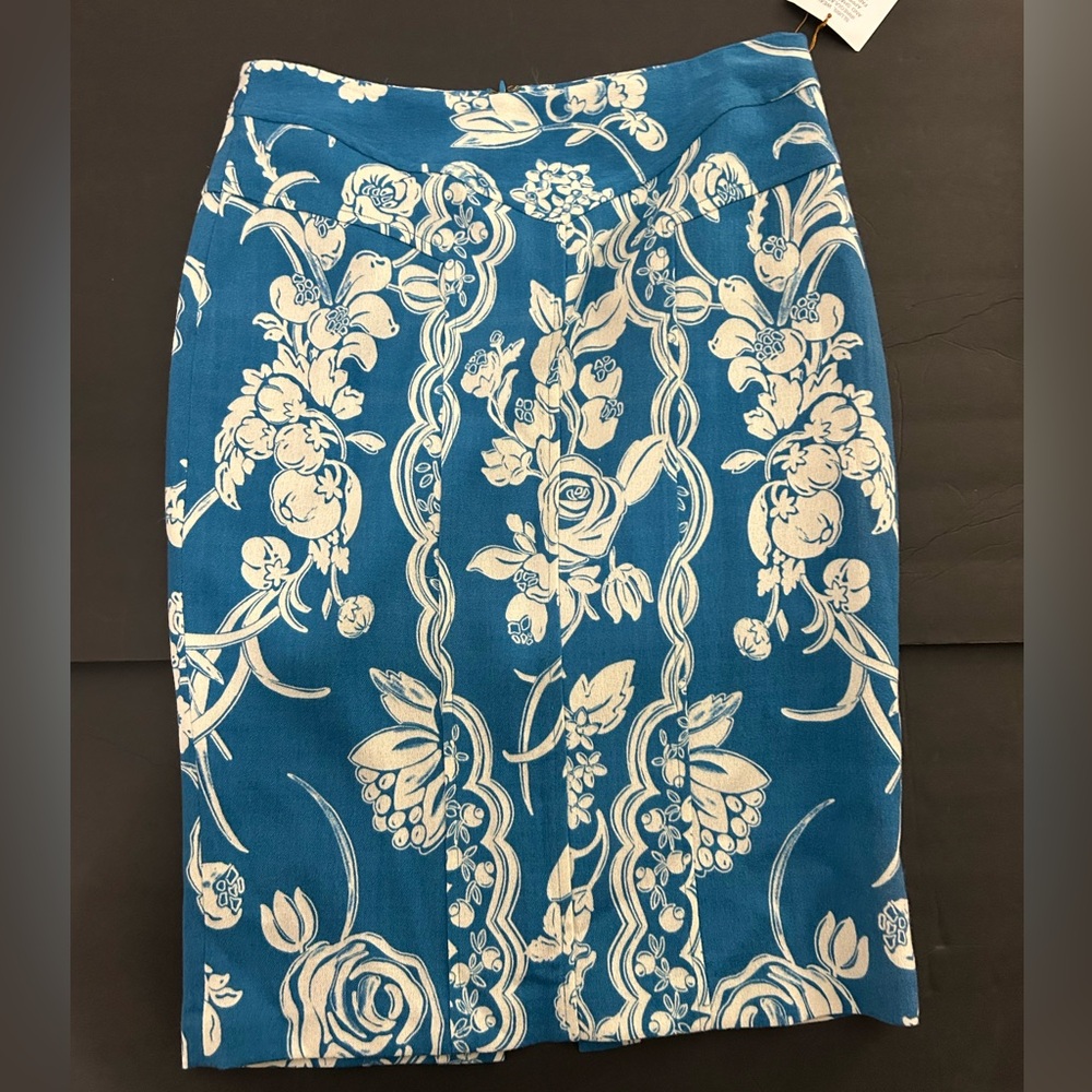 231. Trace Reese blue and white flower skirt.